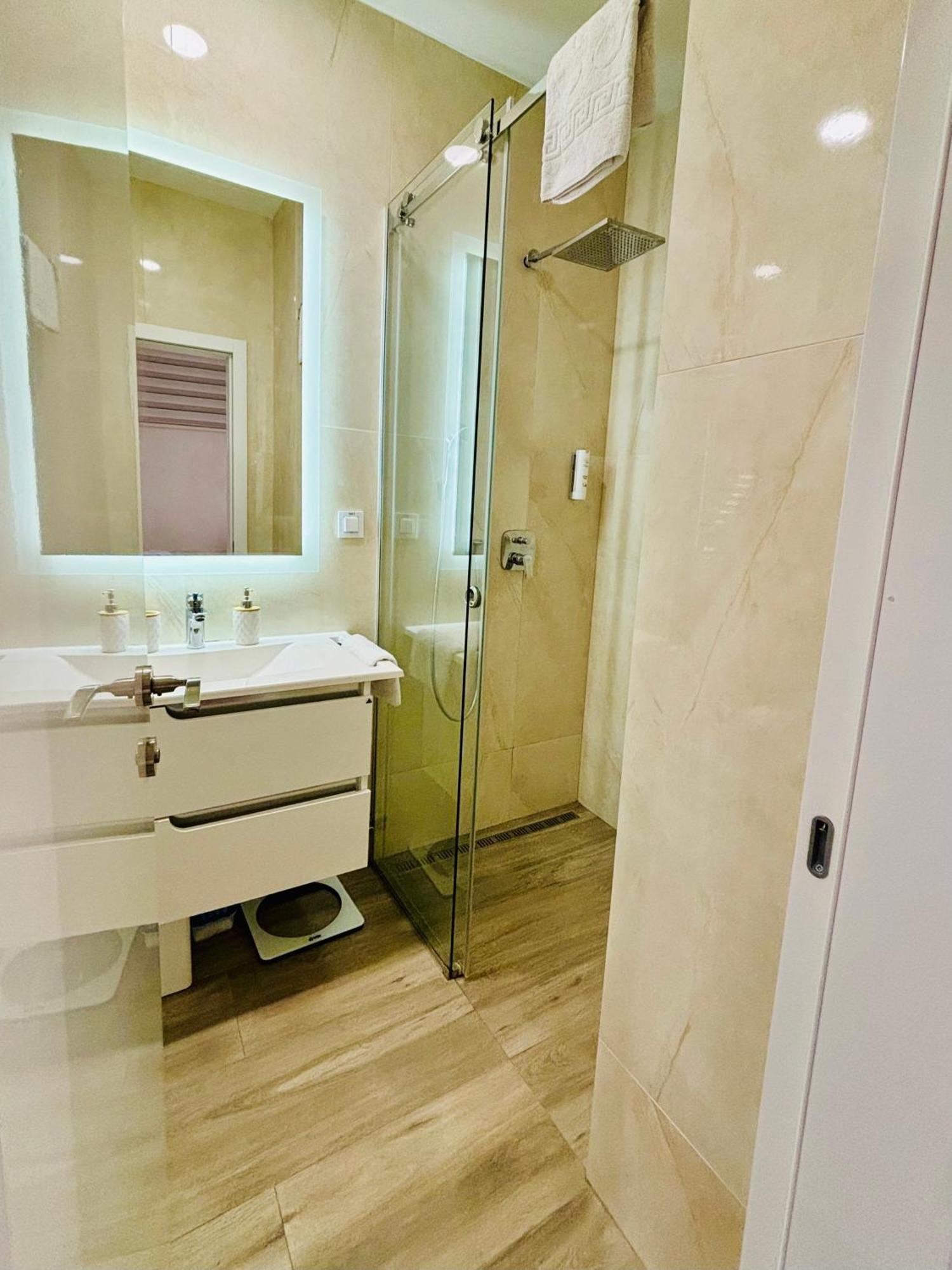 Lirra Luxe - Central Belgrade Apartments Bagian luar foto
